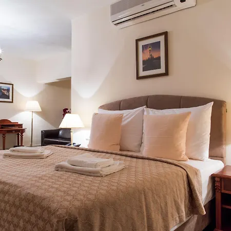 Hotel Aurus By Adrez Praga